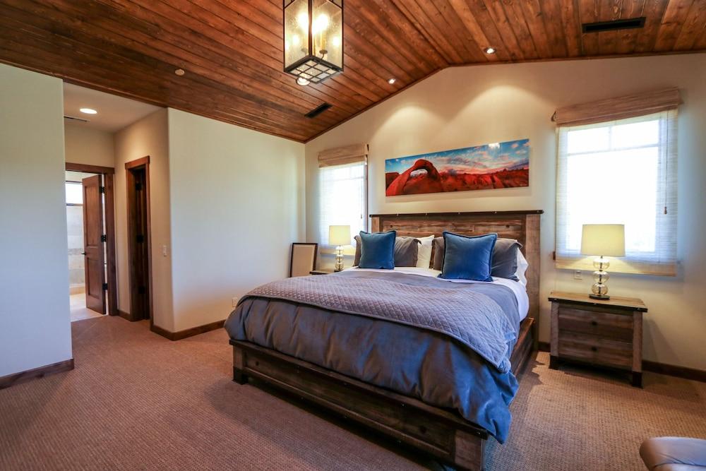 Graystone #2110 5 Bedroom Condo