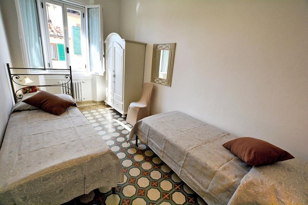 Colonna Apartment with Terrace