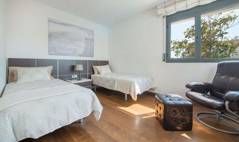 Villa Déjà Vu with stunning sea views