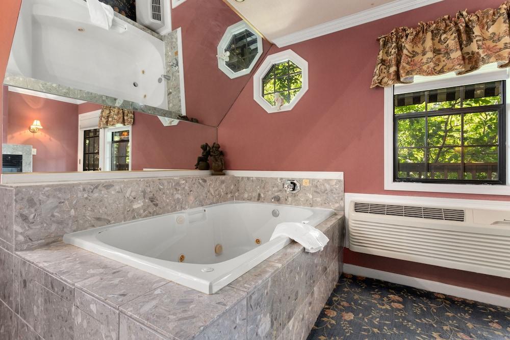 Candlelight Inn Napa Valley