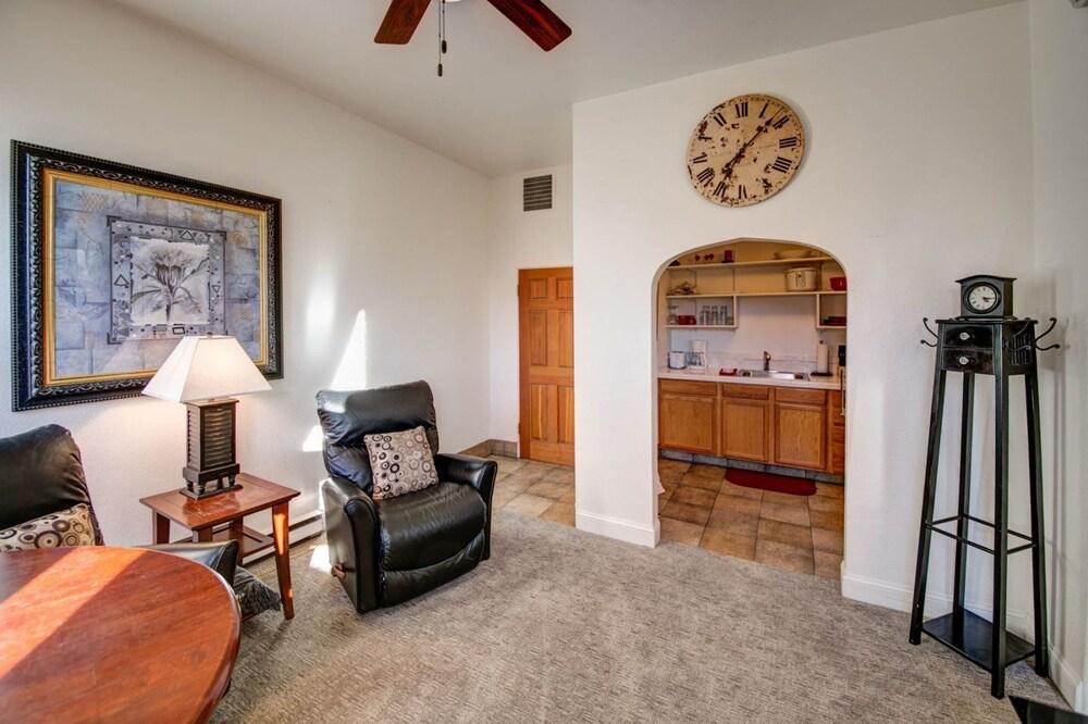 Bozeman - Smart and Sassy