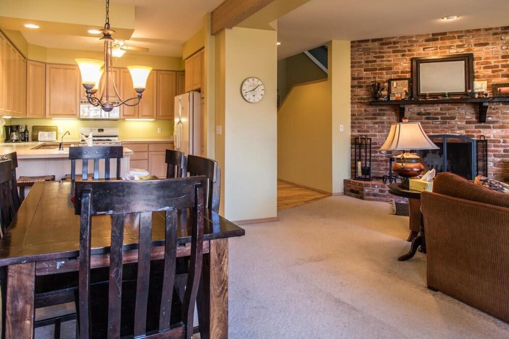 Bozeman - East Gallatin Retreat