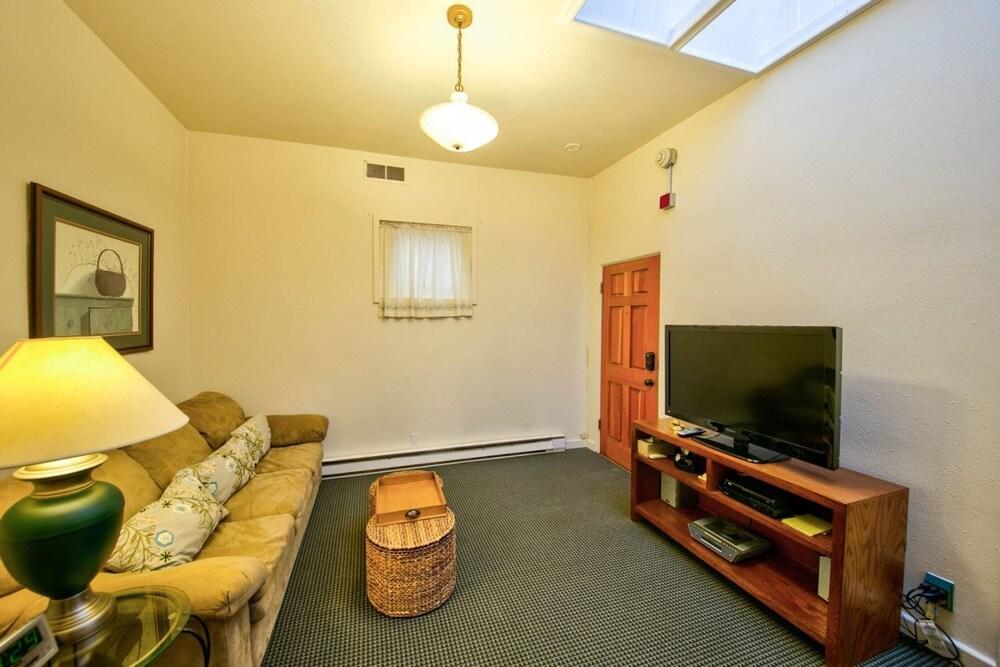 Bozeman - Studio Above Main