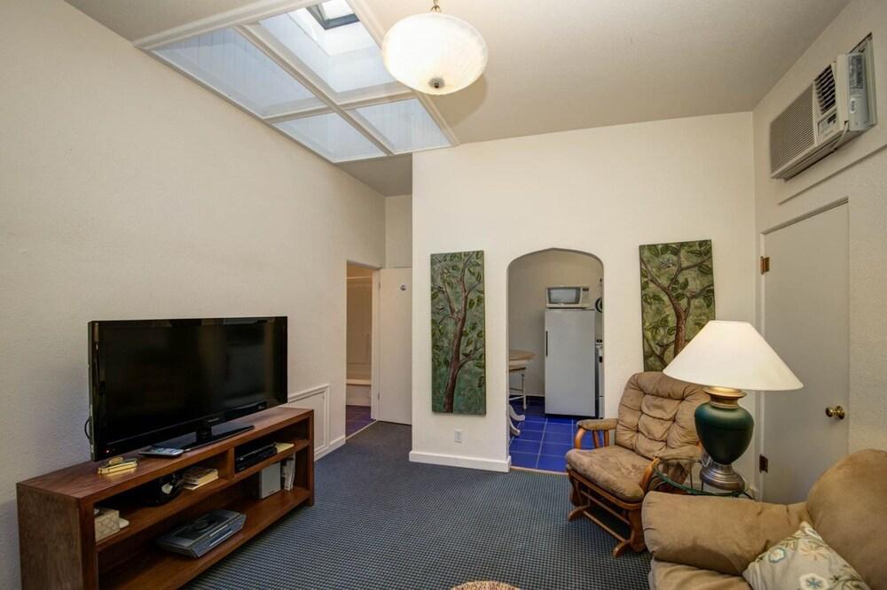 Bozeman - Studio Above Main