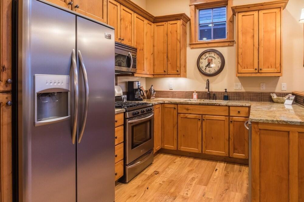 Bozeman - The Legends Chalet