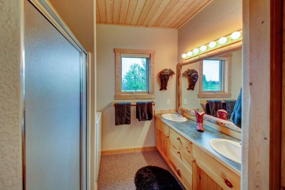 PV - Yellowstone River Retreat