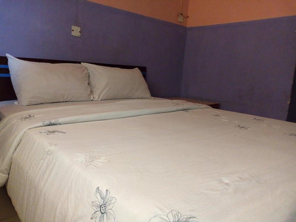 Holla-Jobi Guest House