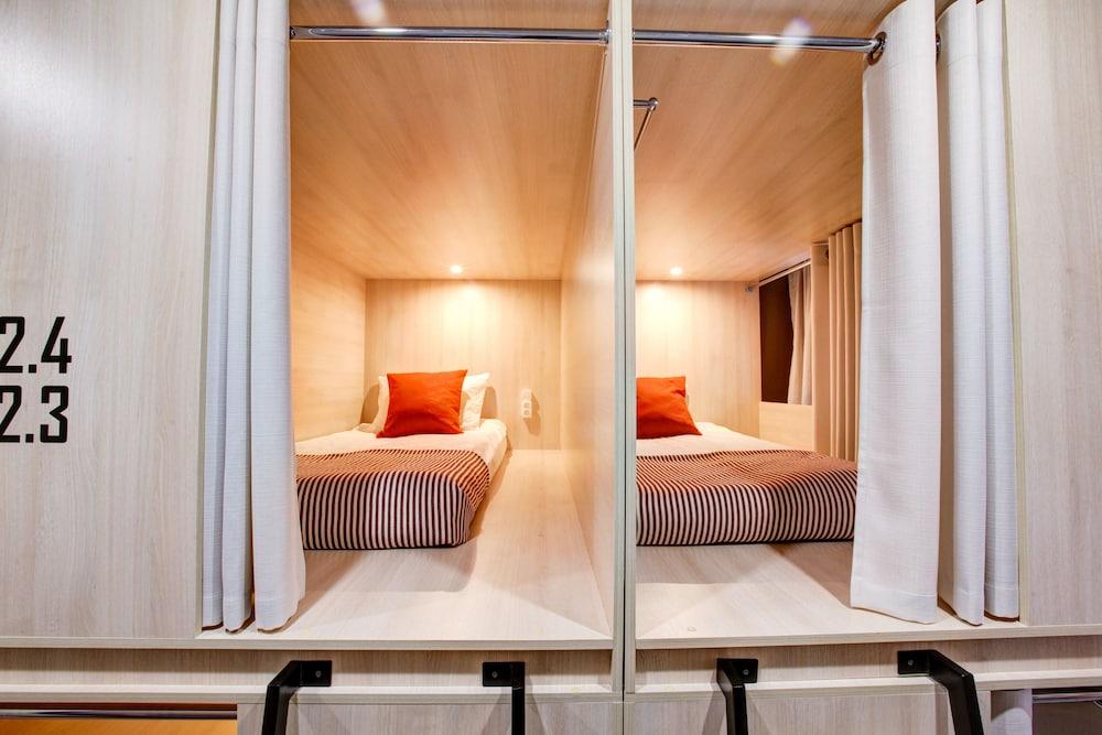 Dad&Cat Capsule Hotel - Hostel