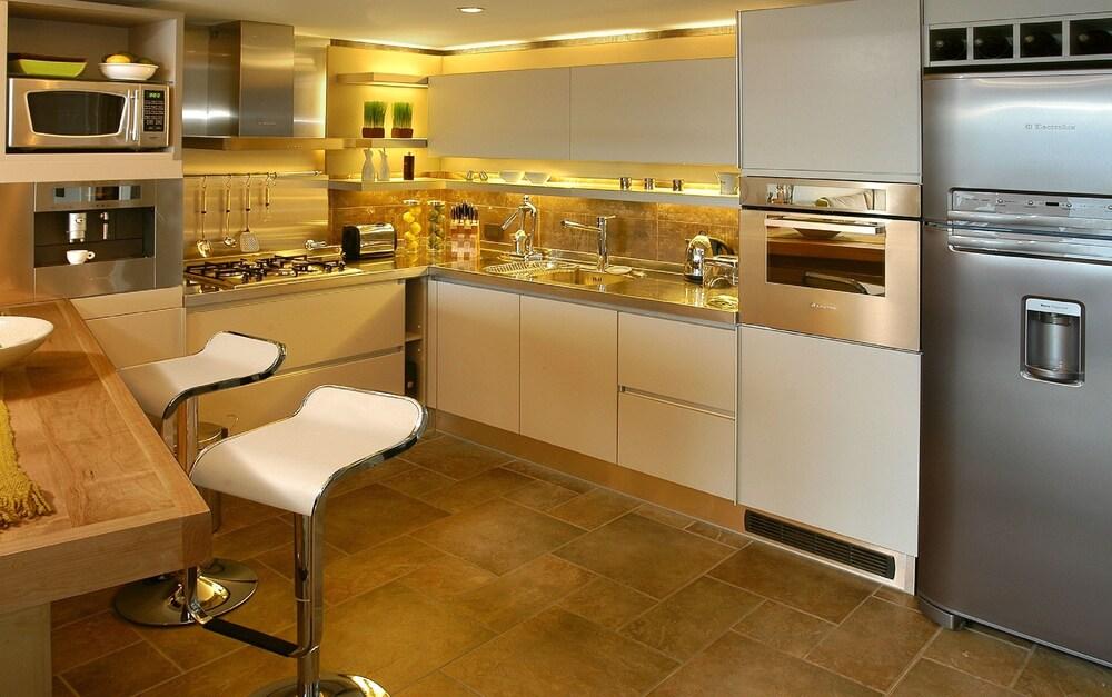 Luxury 2-Bedr Apt Amazing Views AT1