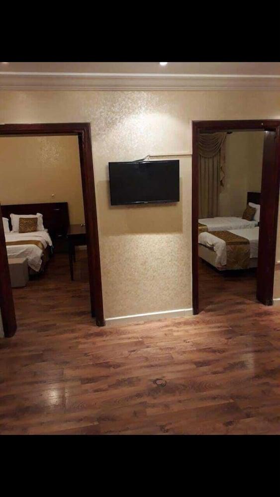 Nice Land Apart-Hotel