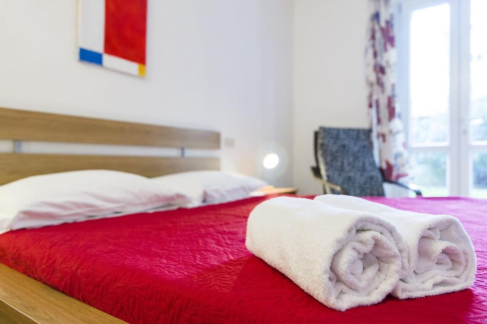 Nelson Mandela Forum Flat