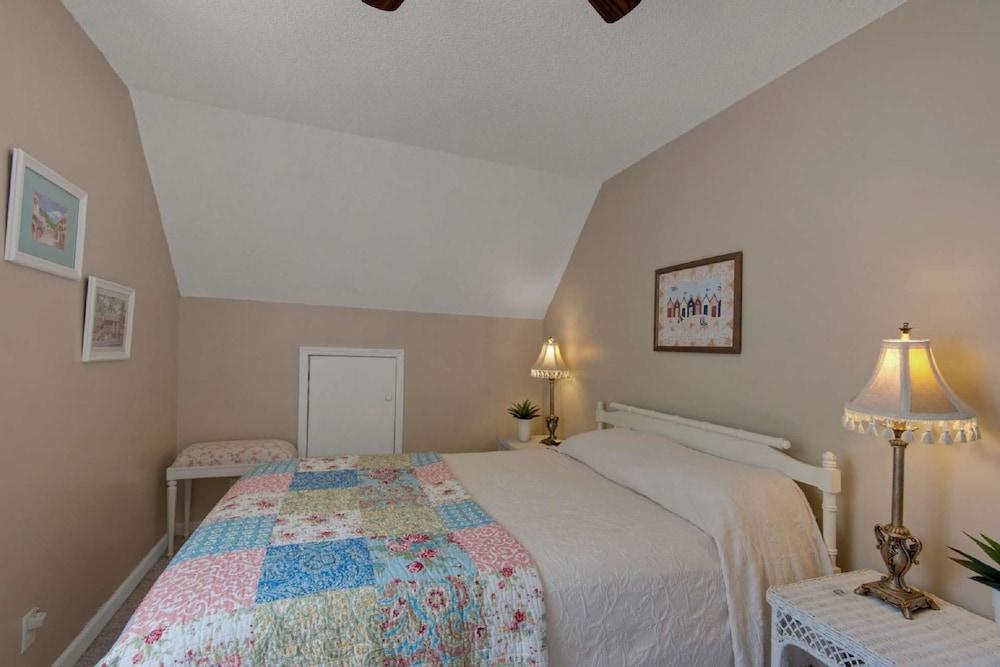 Beach Bungalow 3 Bedroom Apartment