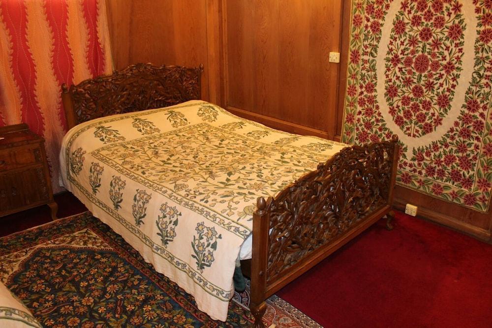 Akbar Group Of Heritage Houseboats