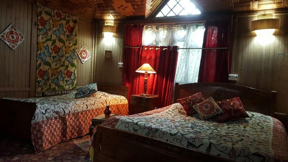 Akbar Group Of Heritage Houseboats