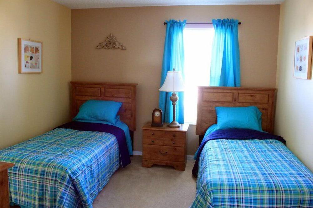 Ov2182 - Emerald Island - 7 Bed 5.5 Baths Villa