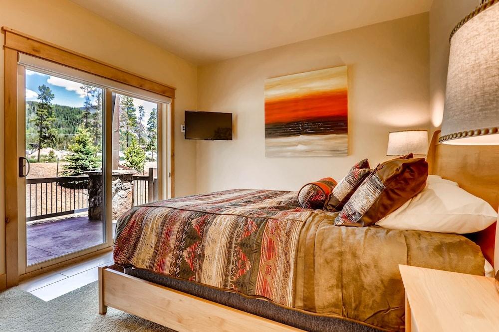 River Run Townhome RR84 - RVJR by RedAwning