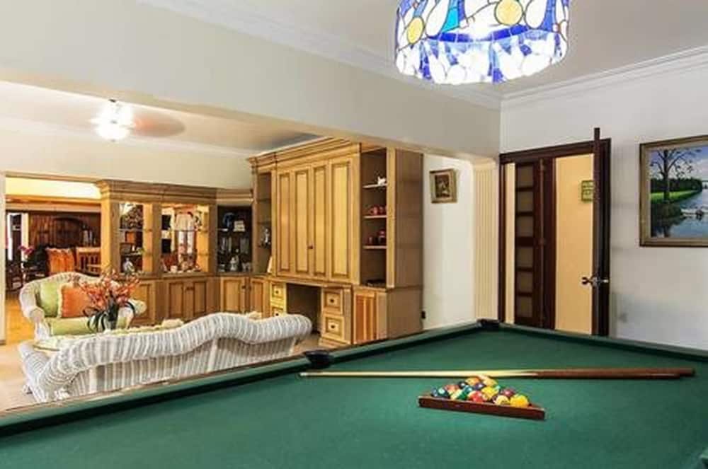 Cozy and Charming 2BDR Suite