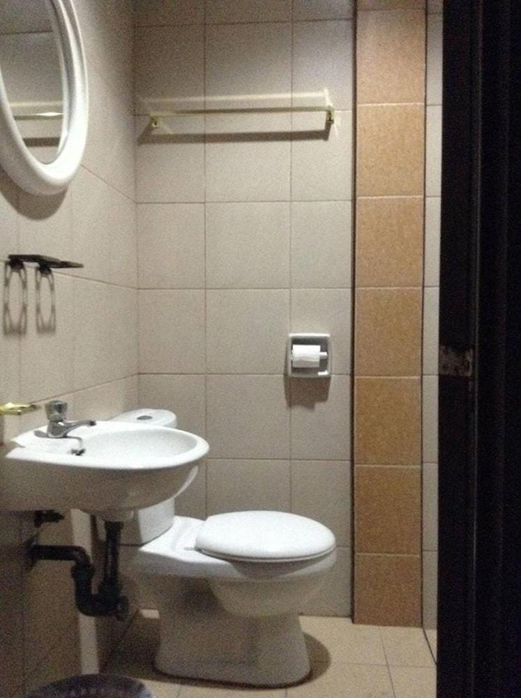 Larville Pool Garden Resort & Restaurant