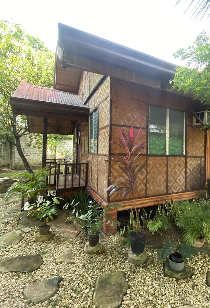 Larville Pool Garden Resort & Restaurant