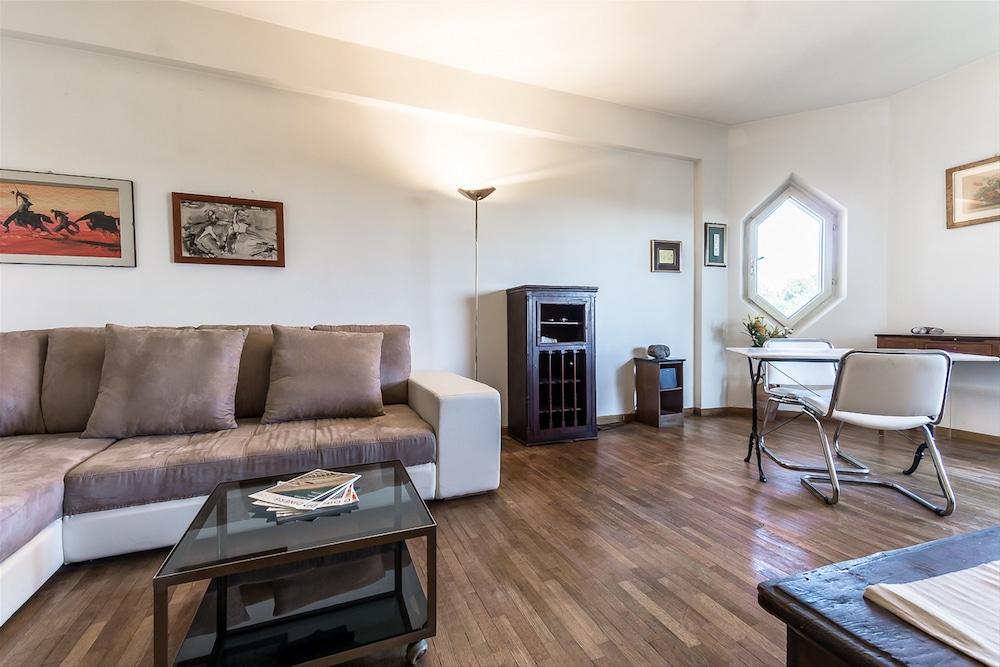 Porta Portese Apartment