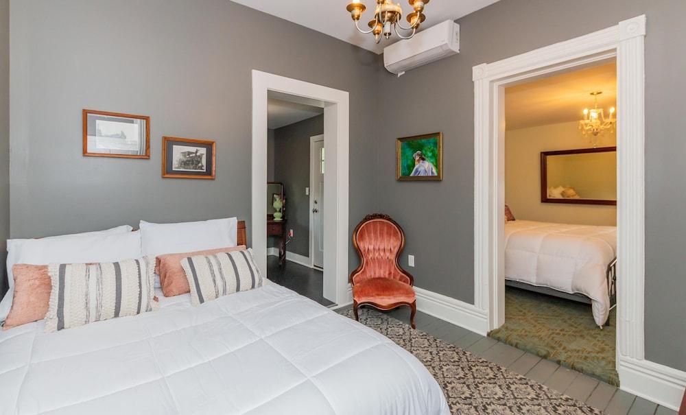 Historic Hotel Broadalbin