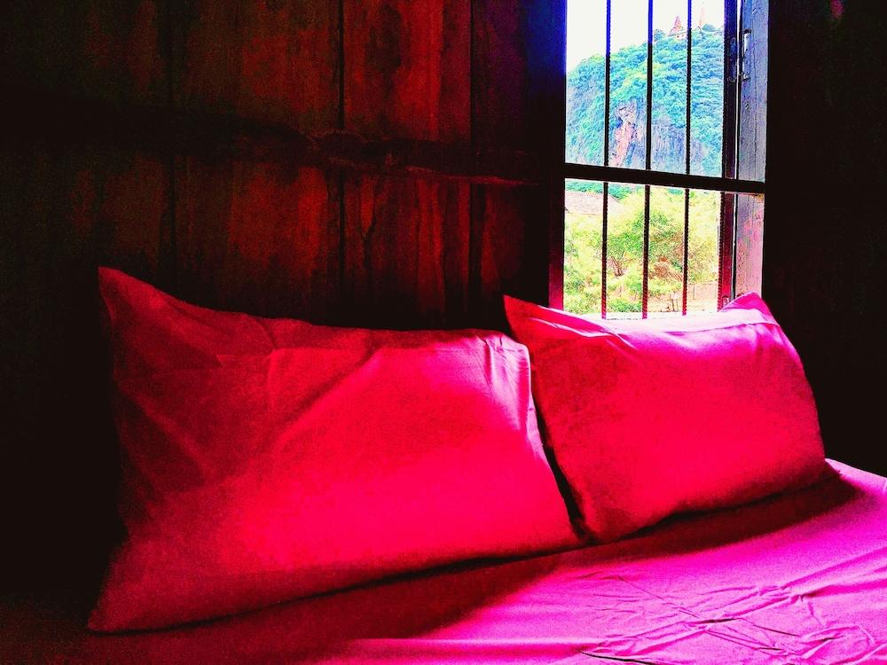 Family Batcave Homestay - Hostel