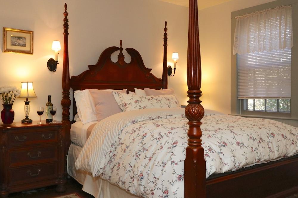 Riverwind Inn Bed & Breakfast