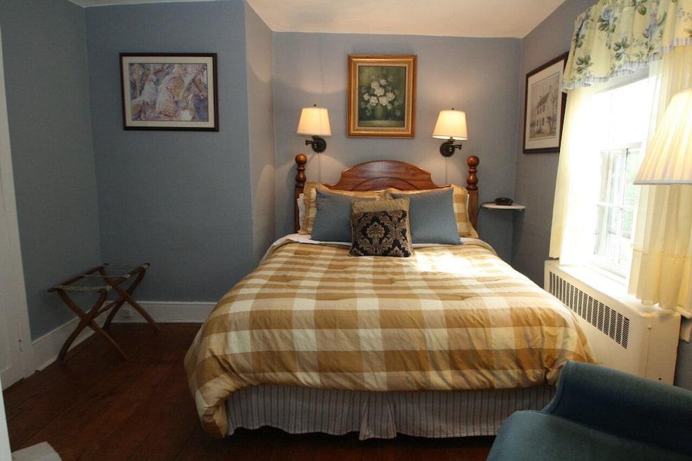 Pineapple Hill Inn Bed & Breakfast