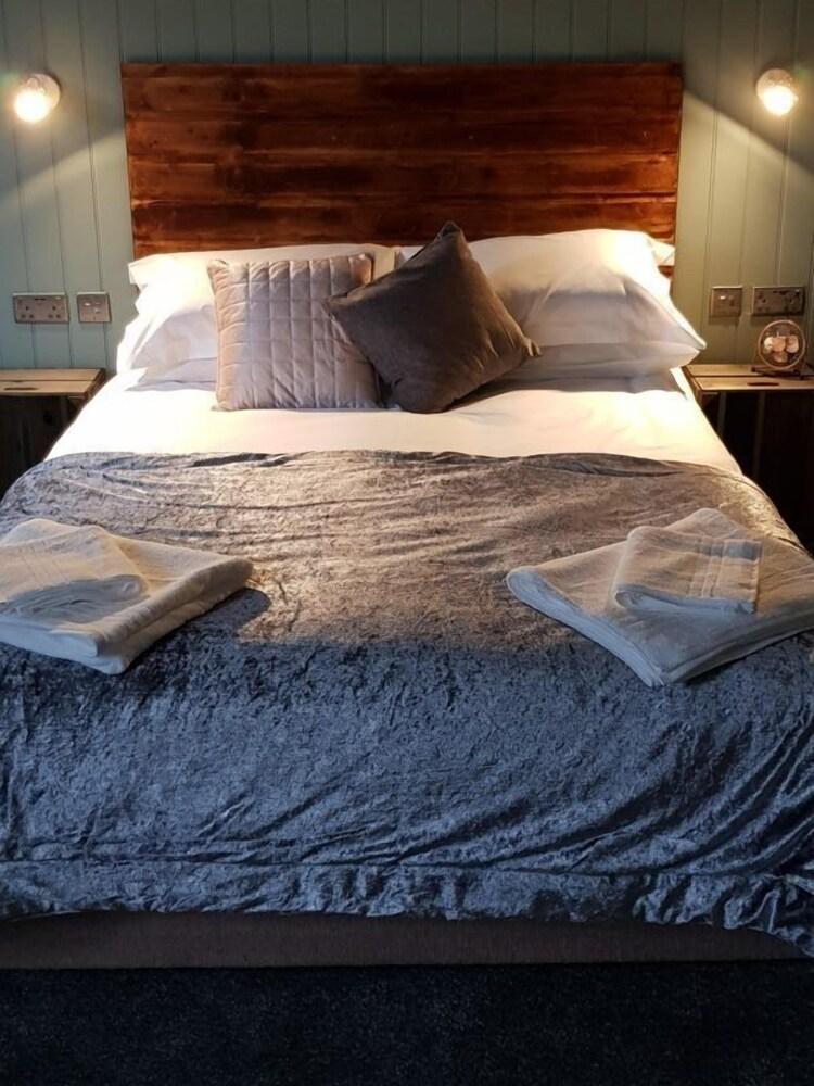 The Golden Lion Hotel