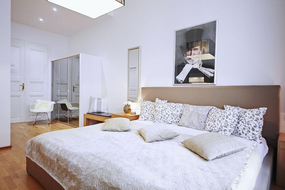 My Old Pragues Hall of Music