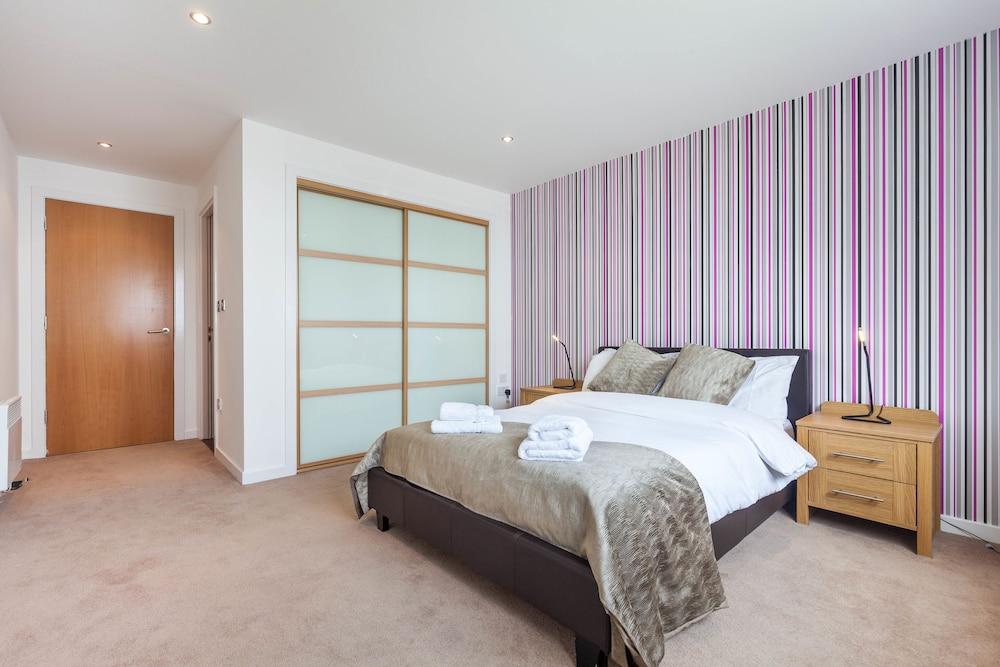 Stylish Garden View Apartment