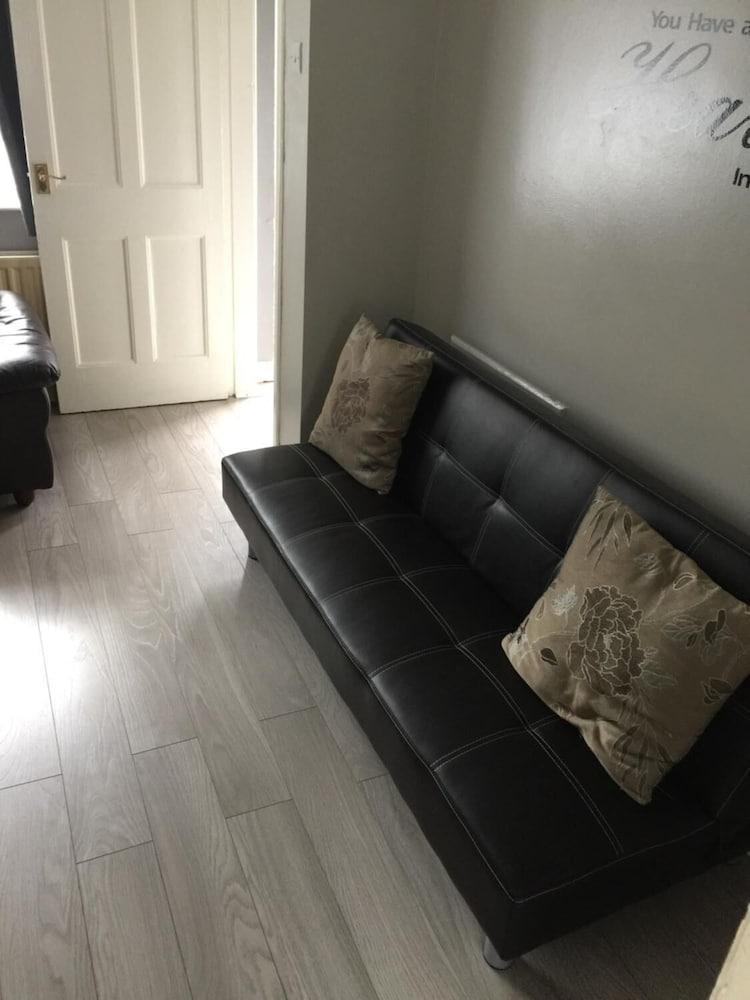 Dhu Varren Town House