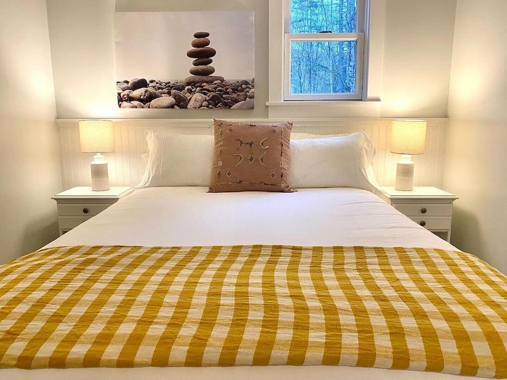 Hanscom's Motel and Cottages