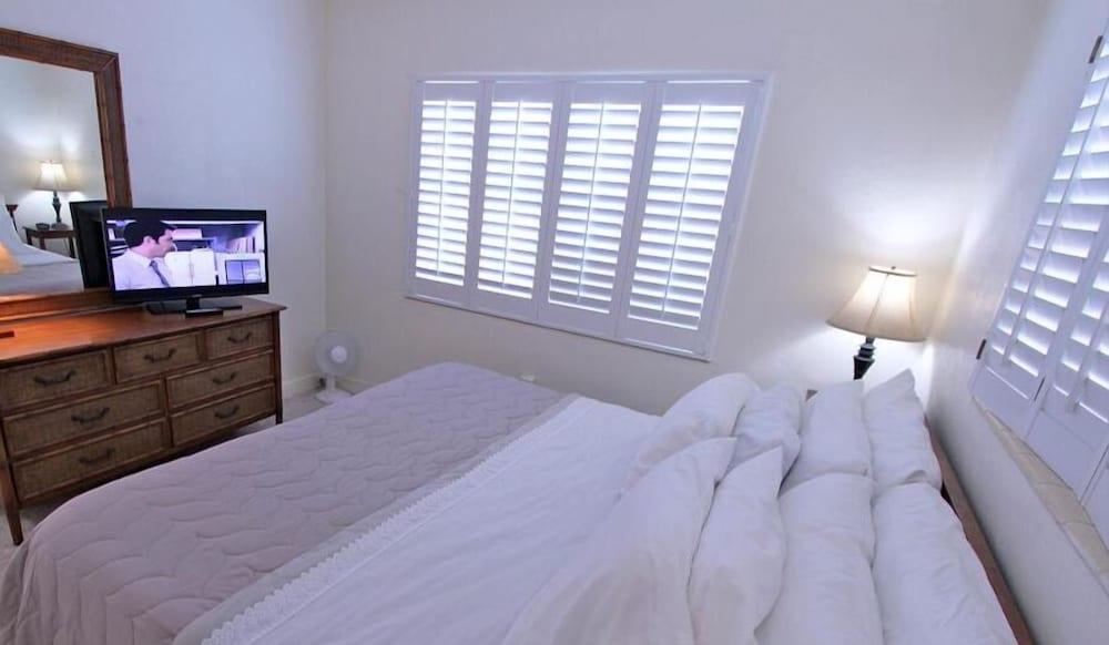 Beachouse Inn & Suites