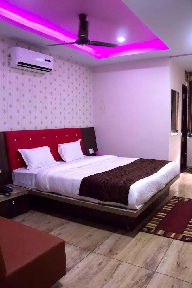 Hotel Shree Palace & Restaurant