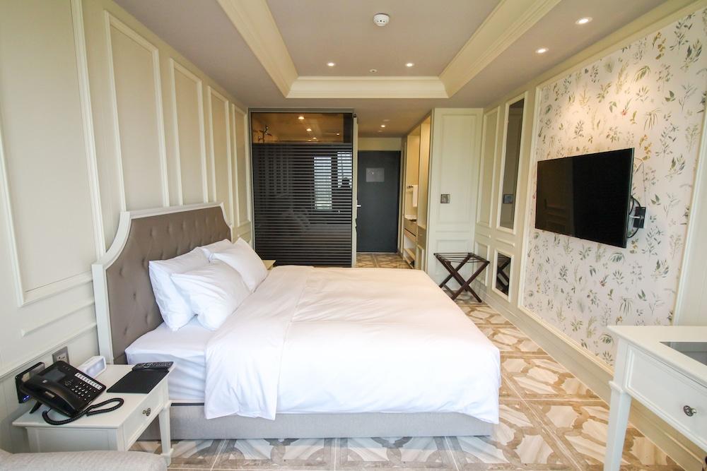 Golden Tulip Ever Yongin