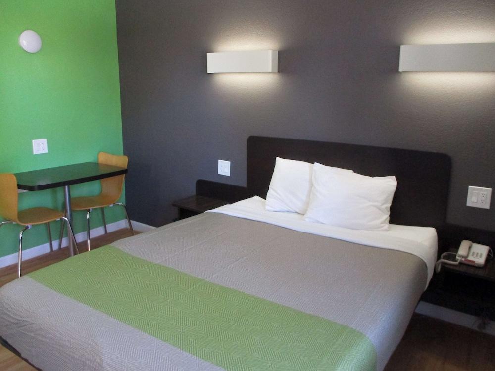 Studio 6 Barstow, CA