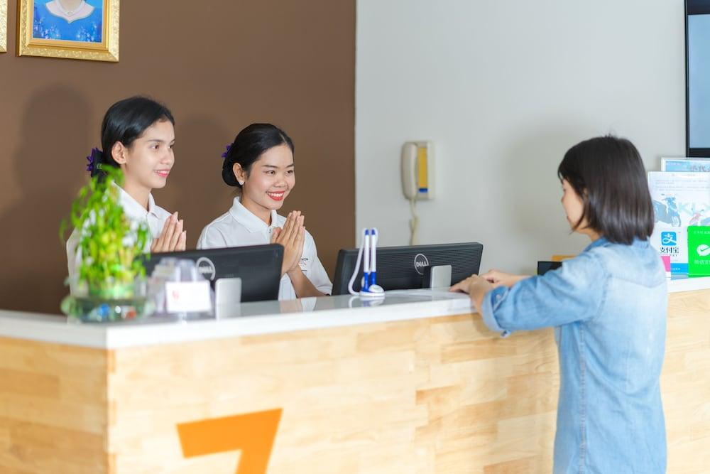 7 Days Premium Hotel