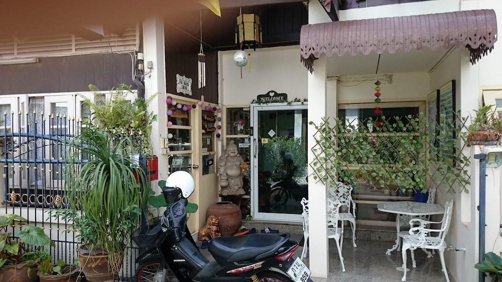 Baan Somboon Guesthouse