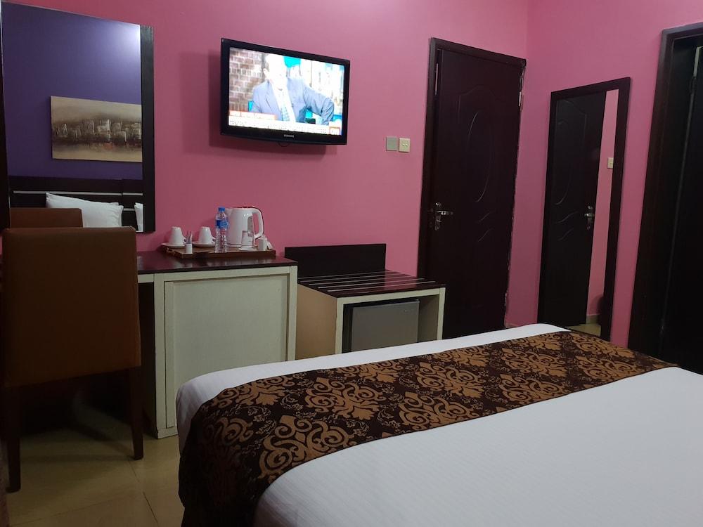 Serendib Hotel and Suites