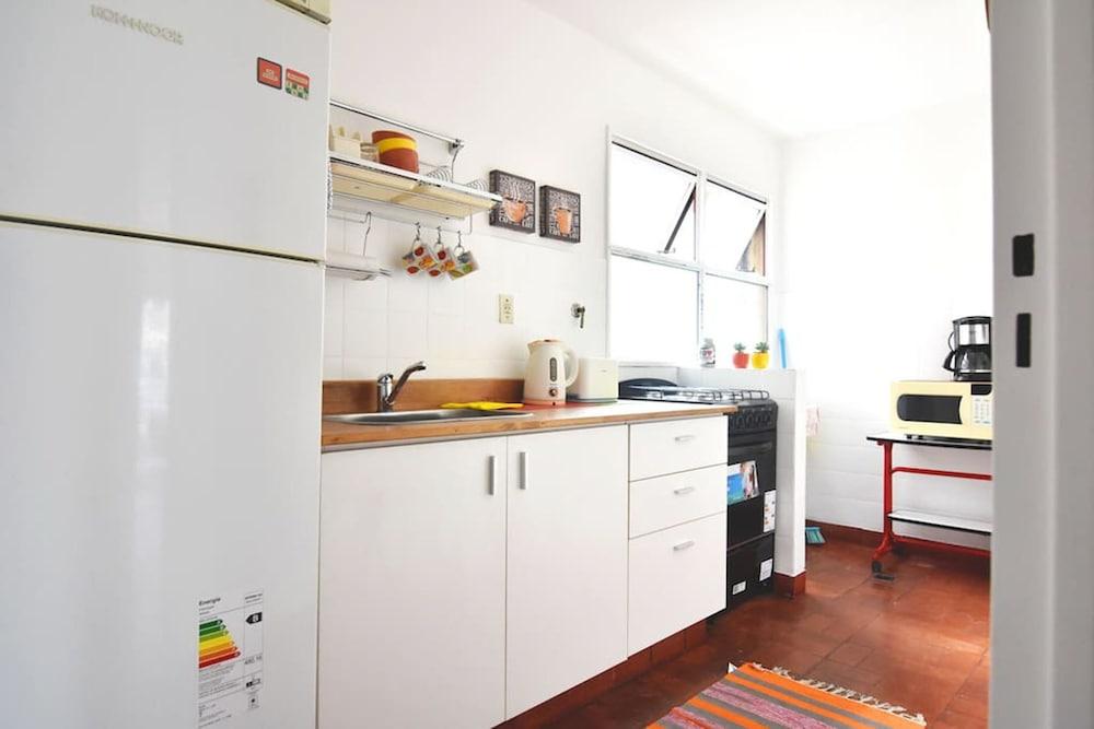 Modern studio with balcony by Sofacama