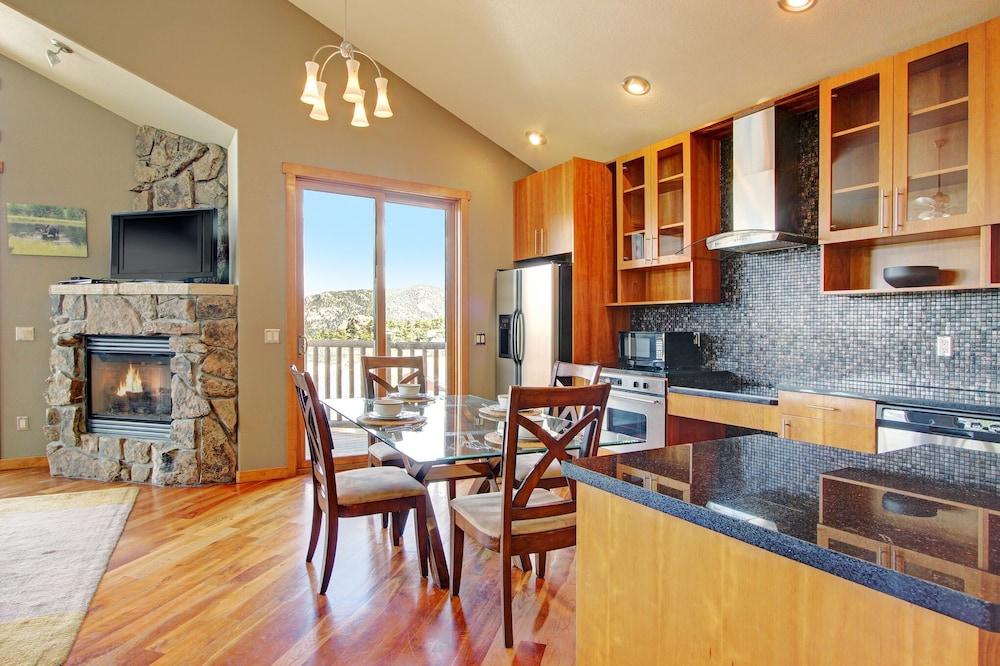 Mount Cairns 16a 2 Bedroom Condo by RedAwning