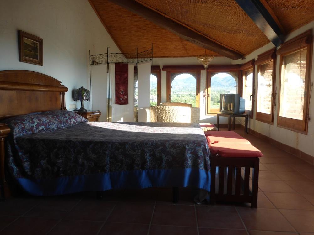 Mas del Burga - Adults Only