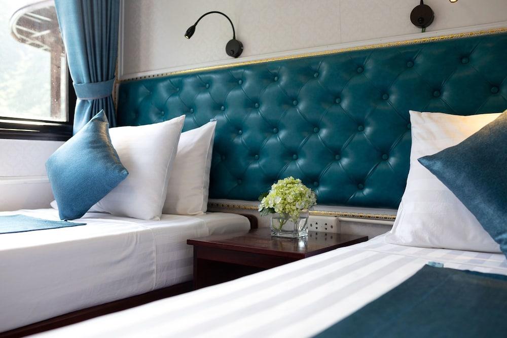 Charm Boutique Cruise