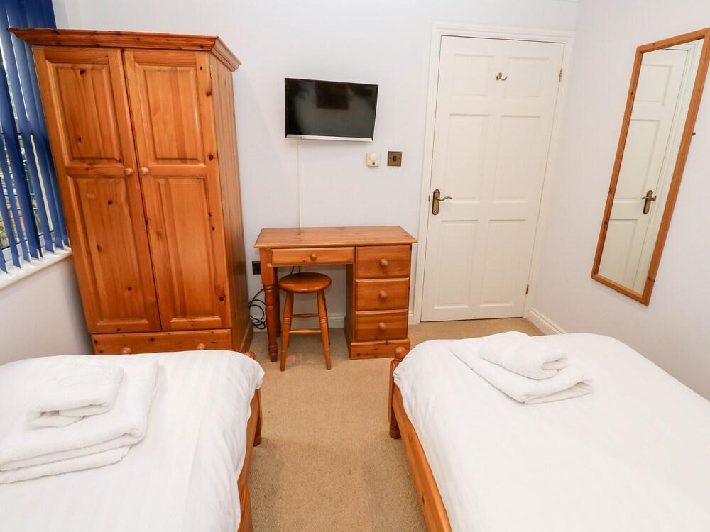 4 Beachcombers Apartments