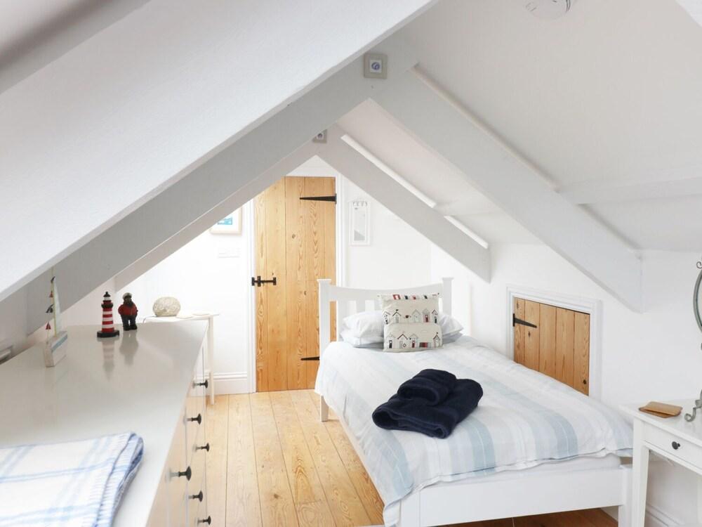 4 Coastguard Cottages