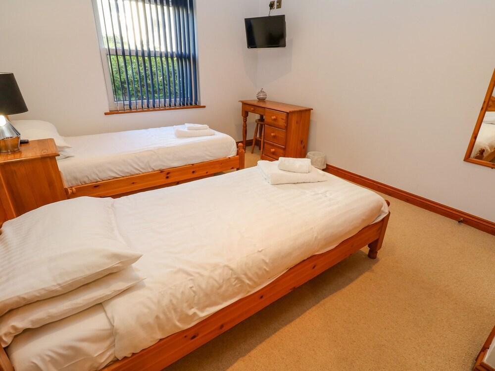 9 Beachcombers Apartments