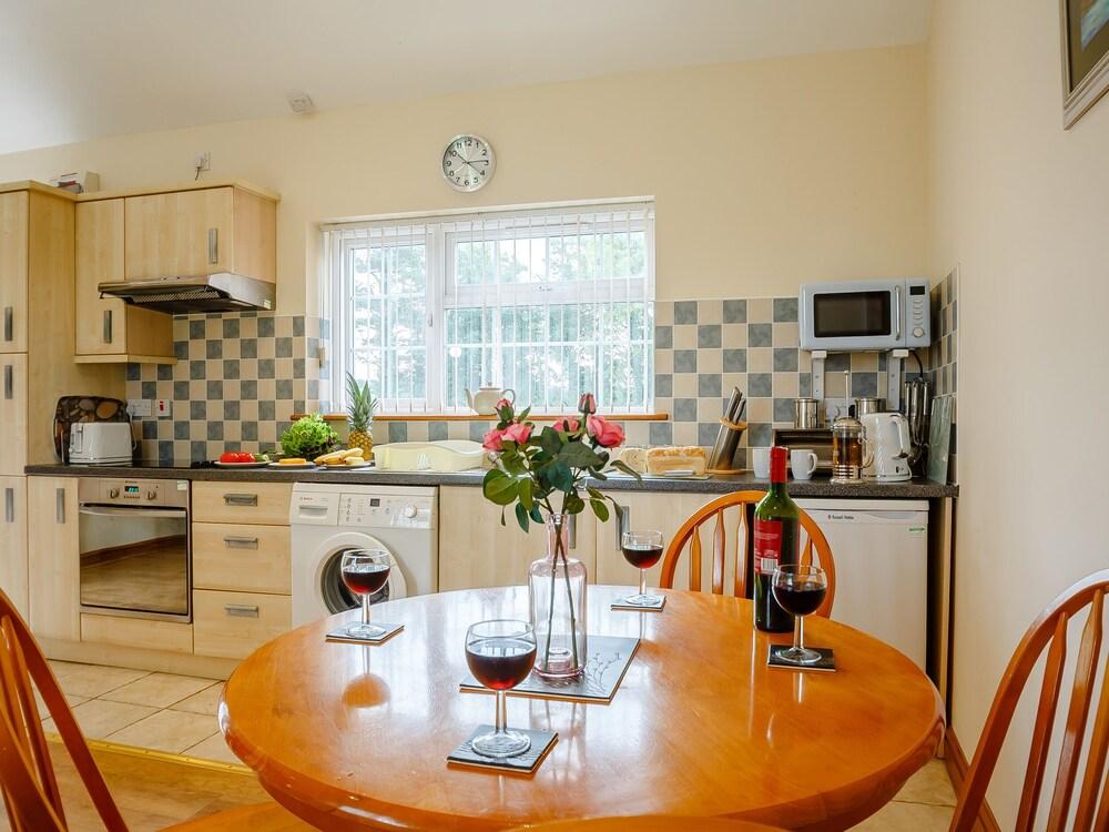 2 Black Horse Cottages