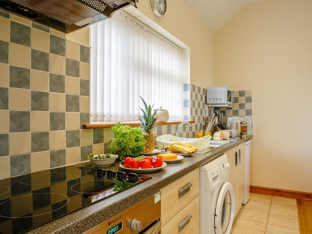 2 Black Horse Cottages