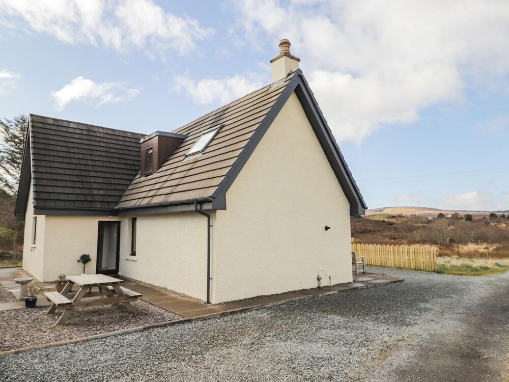 Sealladh an Locha Cottage